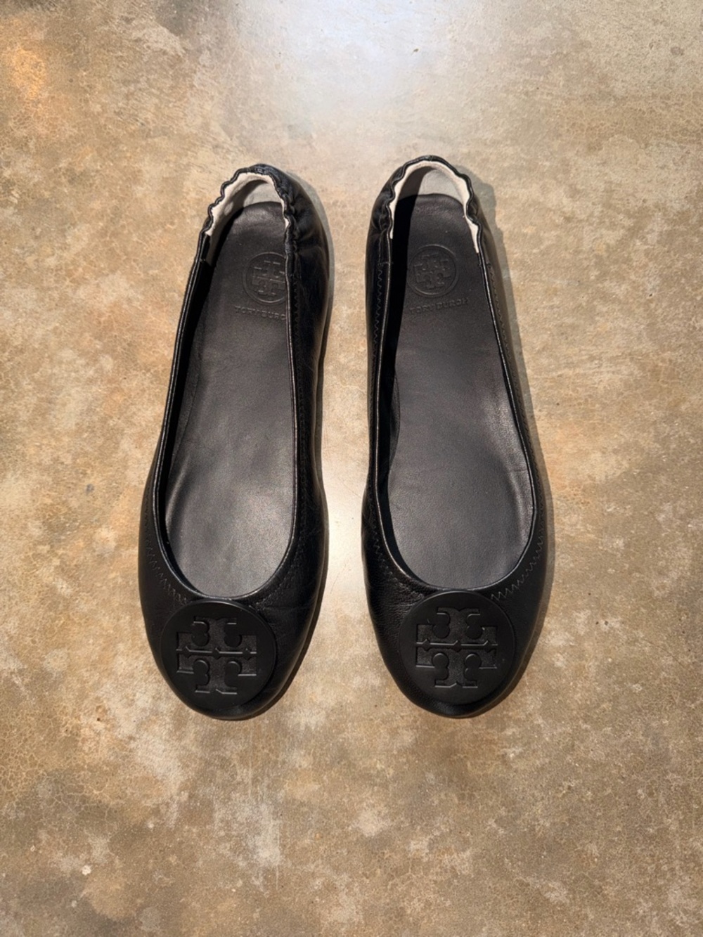 Tory Burch Reva Black Leather Ballet Flats Black Logo Medallion - Size 6.5 - Picture 2 of 11